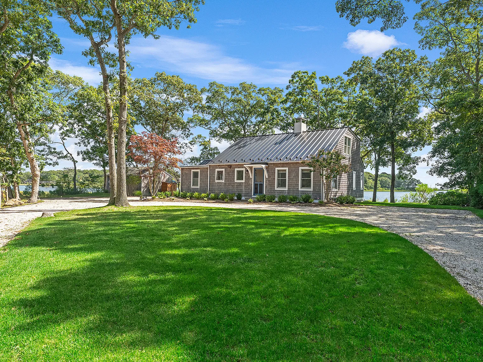 Private Retreat w Stunning Water Views — Photo 4