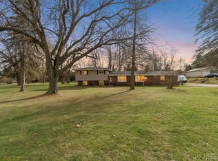 851 Academy Rd, Holly, MI 48442