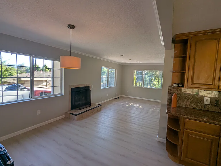 706 Appian Way — Photo 1