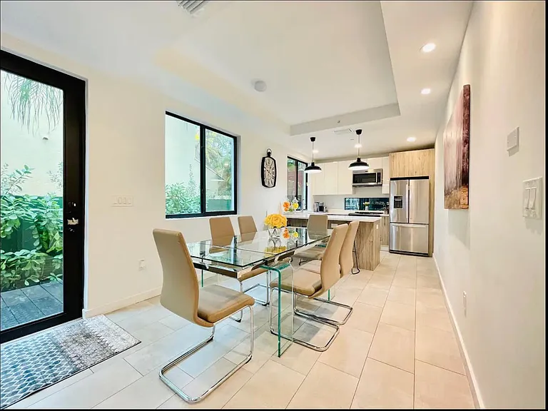 722 NE 15th Ave #1 — Photo 8