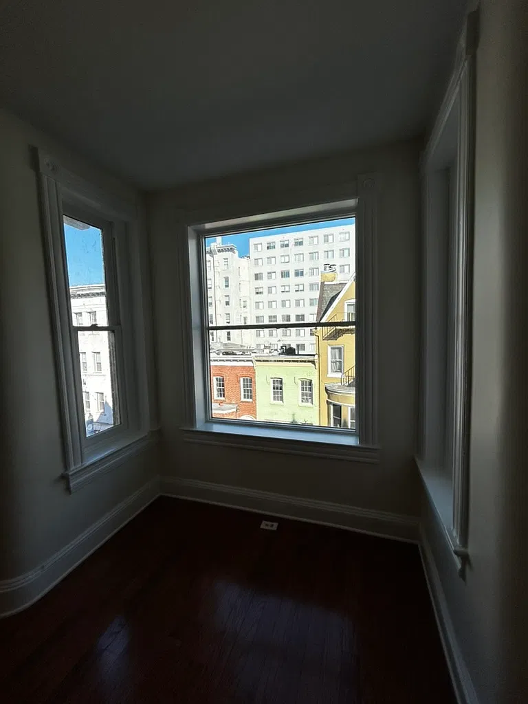 2 bed, 750 sqft, $2,860 — Photo 2