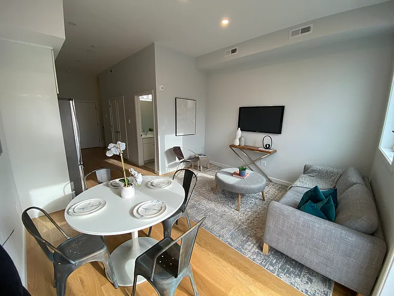 385 Pleasant St #7 — Photo 6
