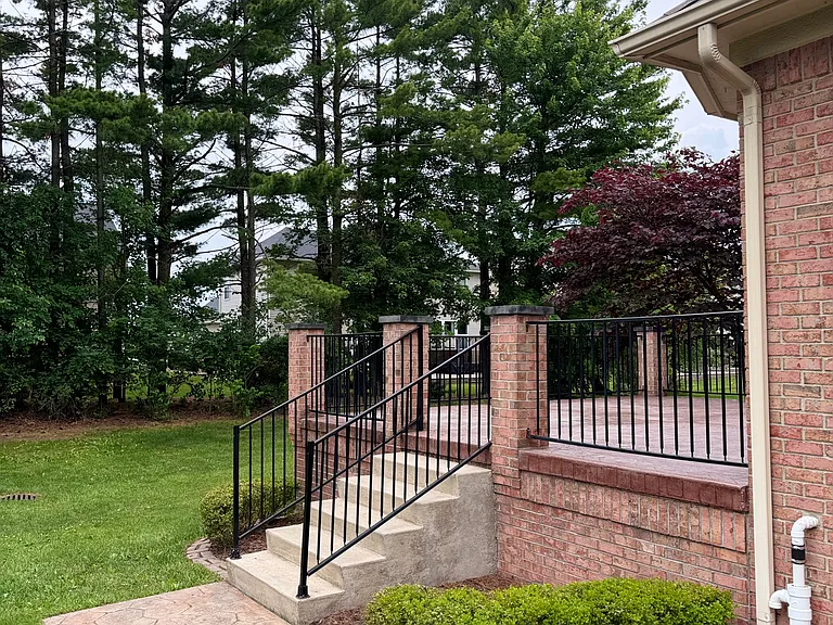 16152 Kingsway Dr — Photo 2