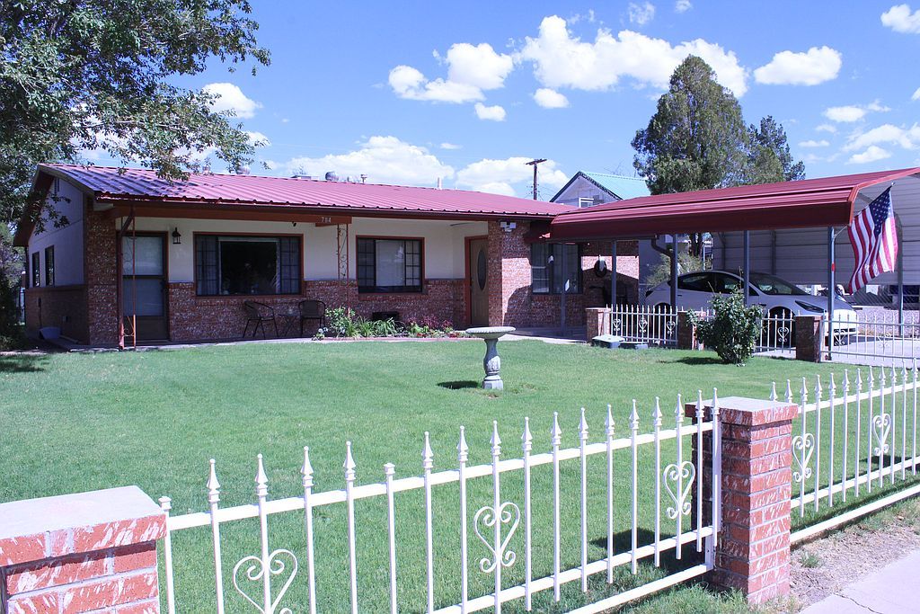 704 Liles St - Property Image