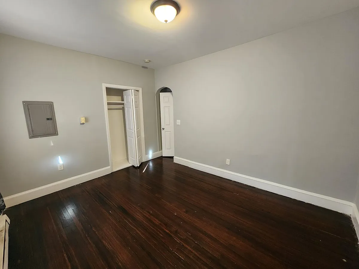 Building Photo - 1023 Chestnut Ave #B