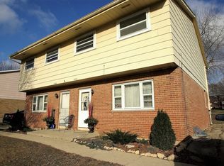 5940 Strathmoor Dr, Rockford, IL 61107