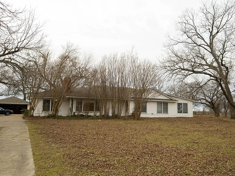 2047 FM 2933 — Photo 29