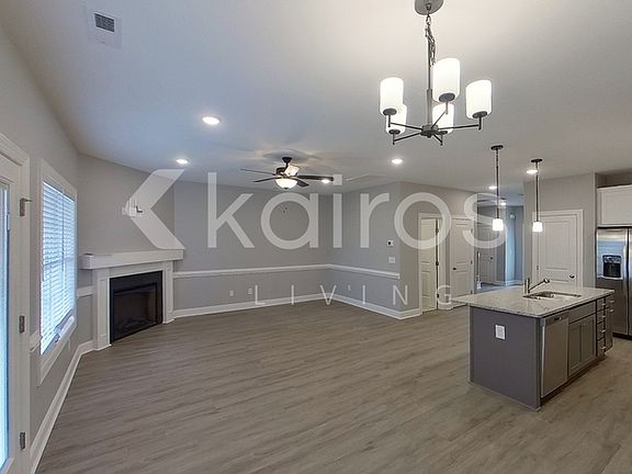 3rd image of 3705 Oak Leaf Way #E