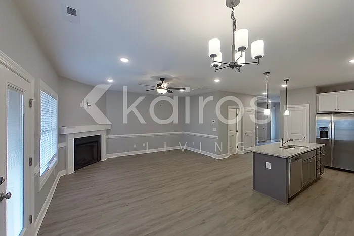 3705 Oak Leaf Way #E — Photo 3