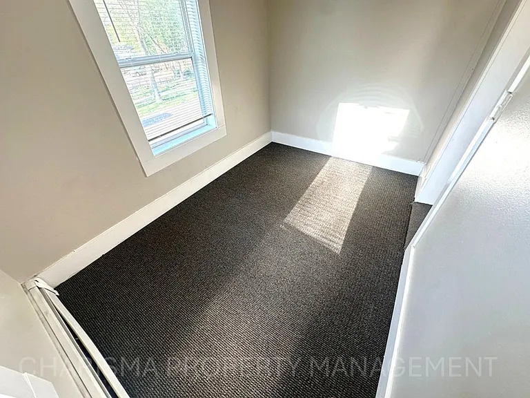 322 E 15th St #4 — Photo 15