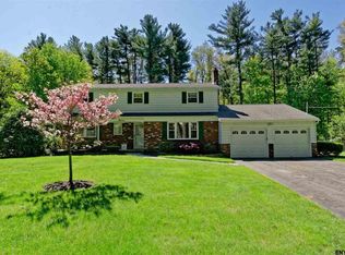 11 Pine Hill Bnd, Ballston Lake, NY 12019