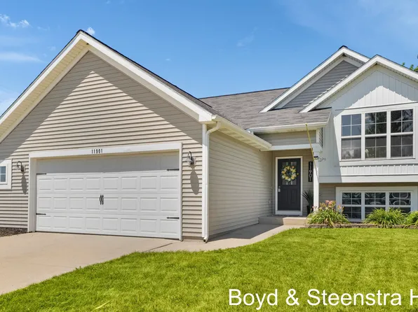 11901 Hickoryrow Dr, Holland, MI 49424
