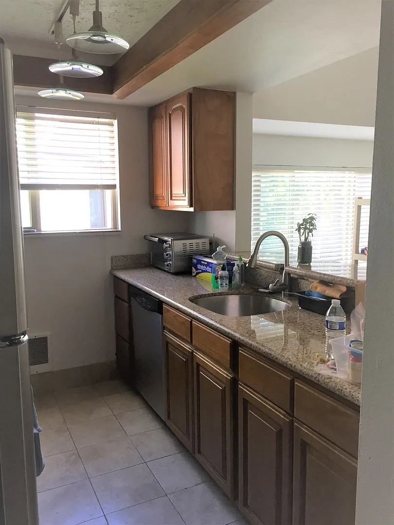 11744 SW Boones Bend Drive ~ Beautiful Loaded Townhome — Photo 3