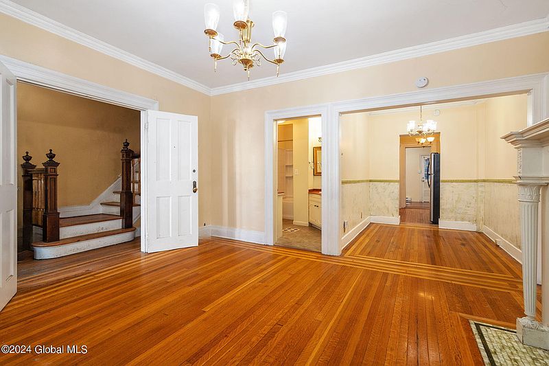 4th image of 348 Madison Avenue