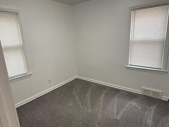 5th image of 16083 Manning St