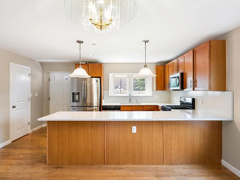6 Bates St #A — Photo 32