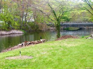 216 Sheephill Rd, Riverside, CT 06878