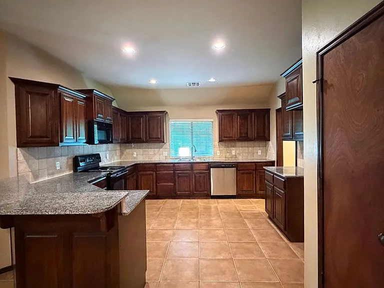 1060 Lost Oak Dr — Photo 8