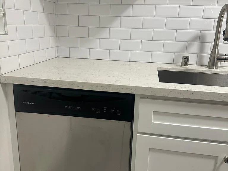7555 De Longpre Ave #9 — Photo 12
