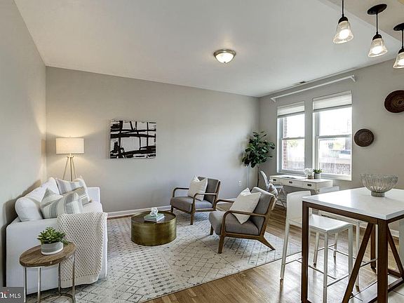 Bright & airy with 9' ceilings
