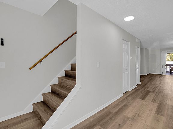4th image of 301 Harbor Heights Dr APT 13A