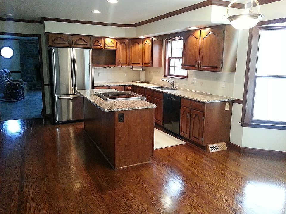 kitchen w/ new appliances