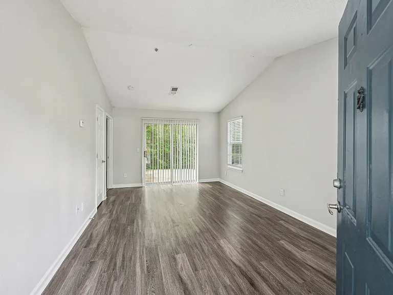The Flats at 1500 — Photo 31