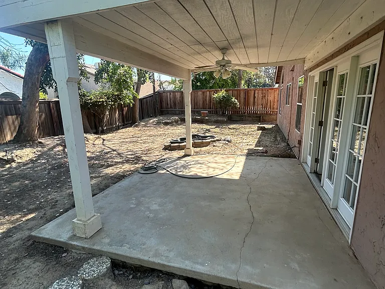974 E Buckhill Rd — Photo 13