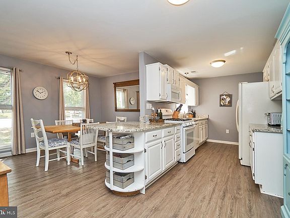 5th image of 6406 Beales Ct
