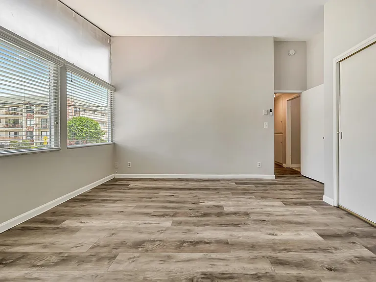 1751 Colby Ave #4 — Photo 28