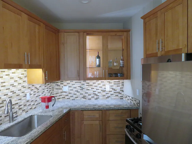 Claremont Towers Apartments — Photo 5