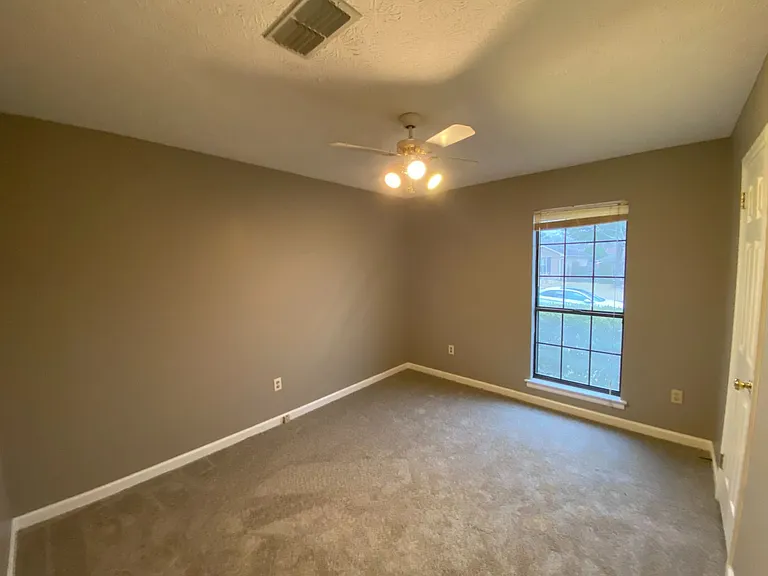 1607 Salisbury Pl — Photo 15