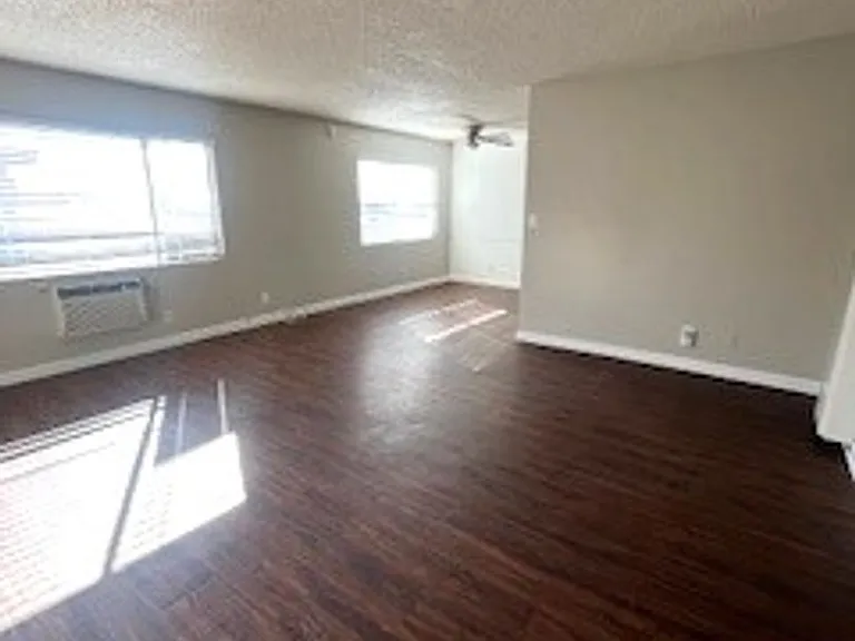 918 Springfield St — Photo 2