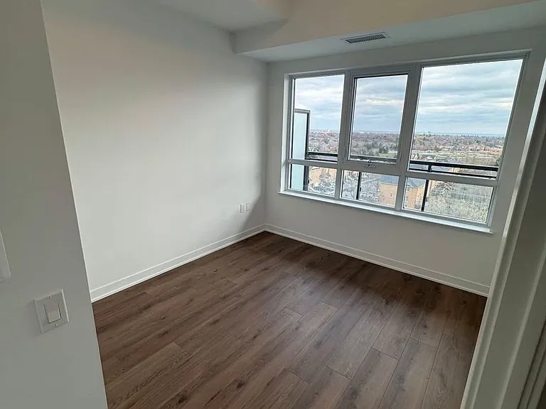 395 Dundas St W #711 — Photo 15