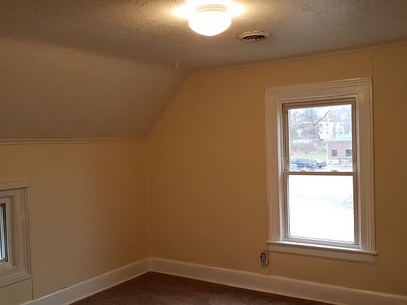 5th image of 703 W Michigan Ave