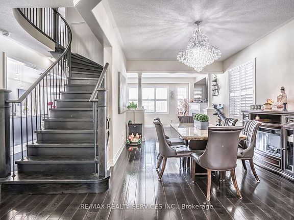 5th image of 484 Greenwood Dr