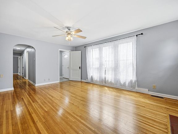 5th image of 618 6th St S