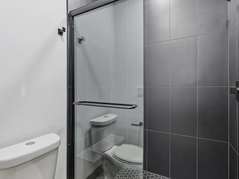 2809 E Trumbull Rd #2 — Photo 26