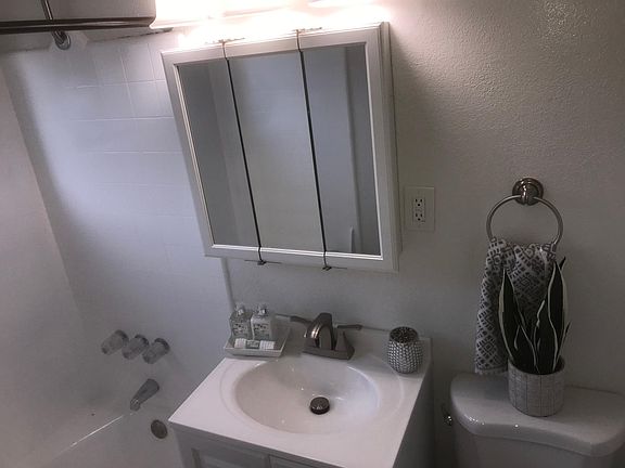 5th image of 109 N Fairway Ln #15