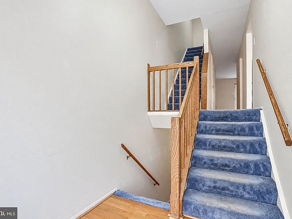 3rd image of 8935 Skyrock Ct