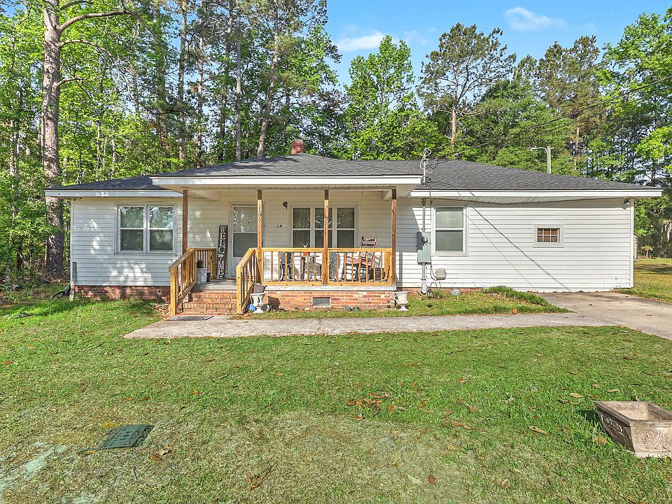 1st image of 104 Saluda St