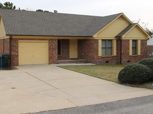 5058 Waterford Dr, Fayetteville, NC 28303