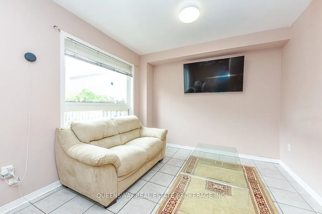 3 bed, $3,000 — Photo 4