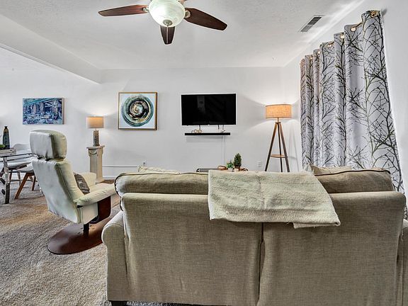 2nd image of 25 Countryplace Ln