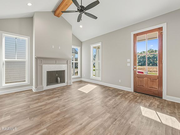 3rd image of 102 Newtown Dr
