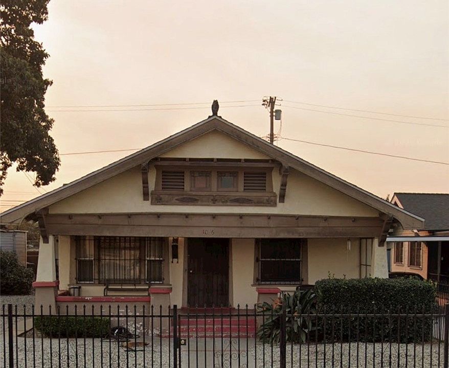 1st image of 1826 W 46th St