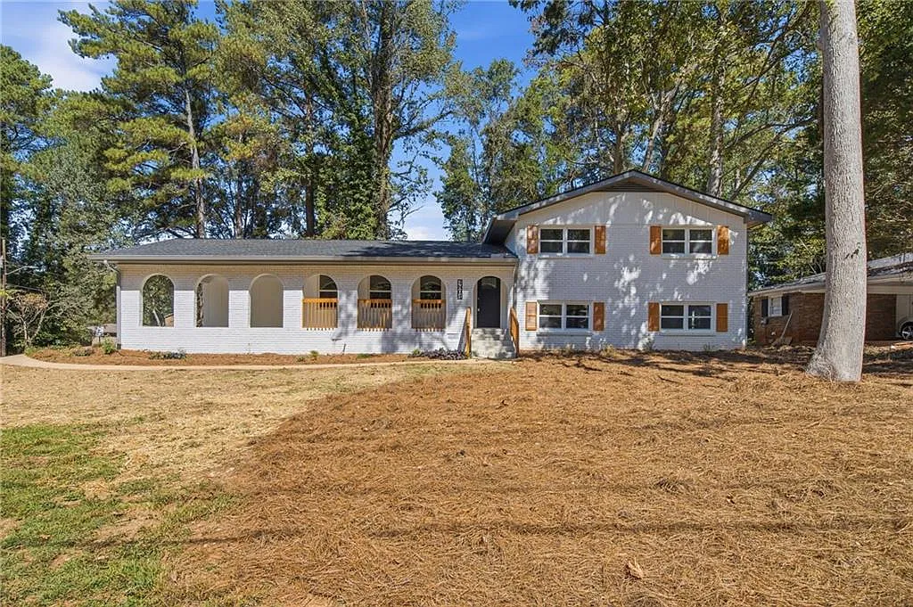 5 bed, 3.0 bath, 2331 sqft, $2,850 — Photo 3