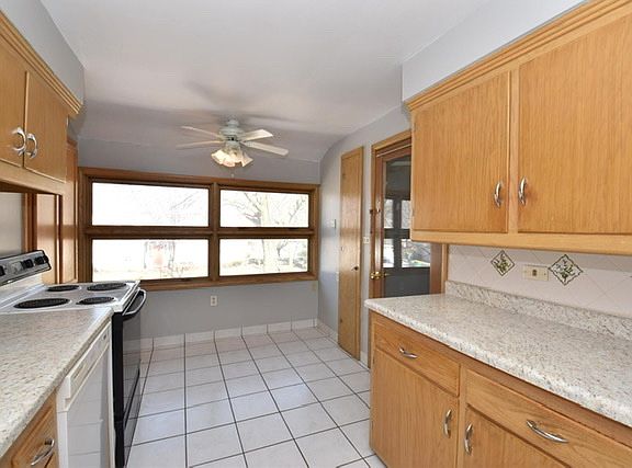 5th image of 4375 N Marlborough Dr