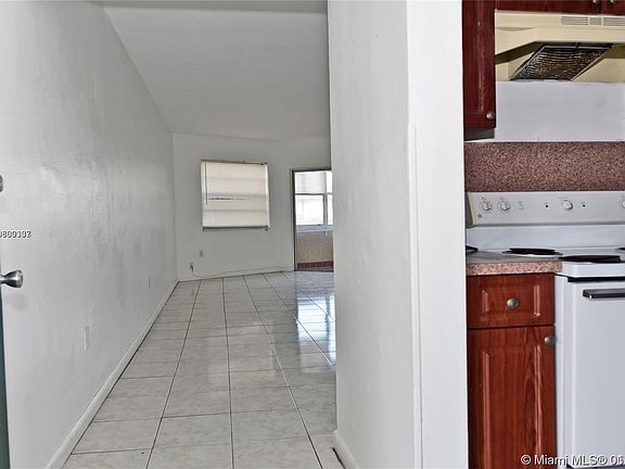 3rd image of 18746 NE 18th Ave APT 147