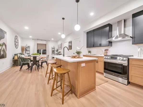 111 Encampment Ct, Montville Twp., NJ 07082